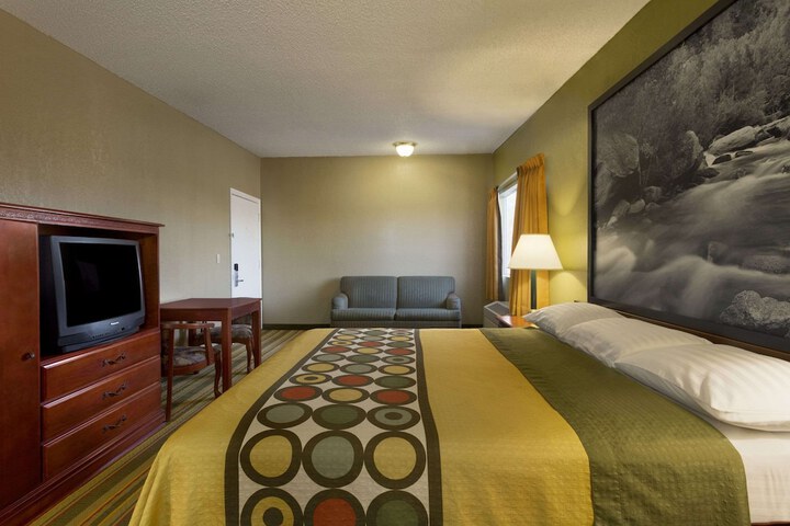 Room 37 of 39