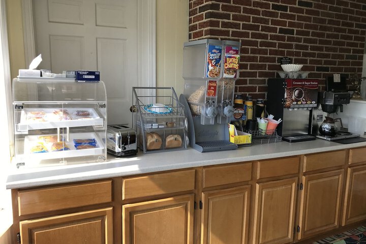 Breakfast/Coffee Service 95 of 111