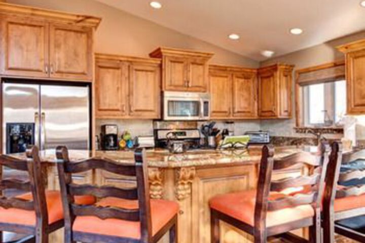 Mountain Lodge with Hot Tub by RedAwning