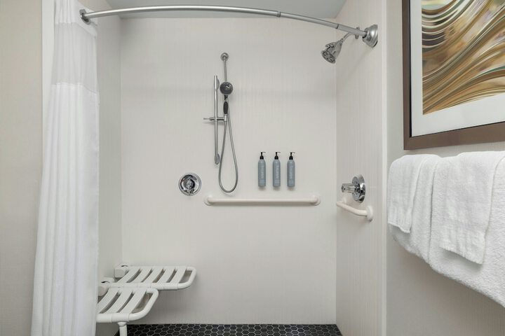 Courtyard by Marriott Dallas-Fort Worth / Bedford