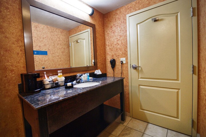 Room 6 of 32