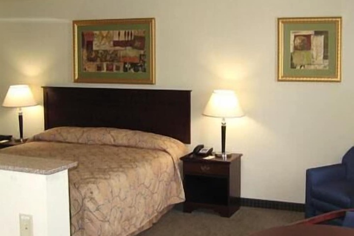 HomeTown Hotel Bryant