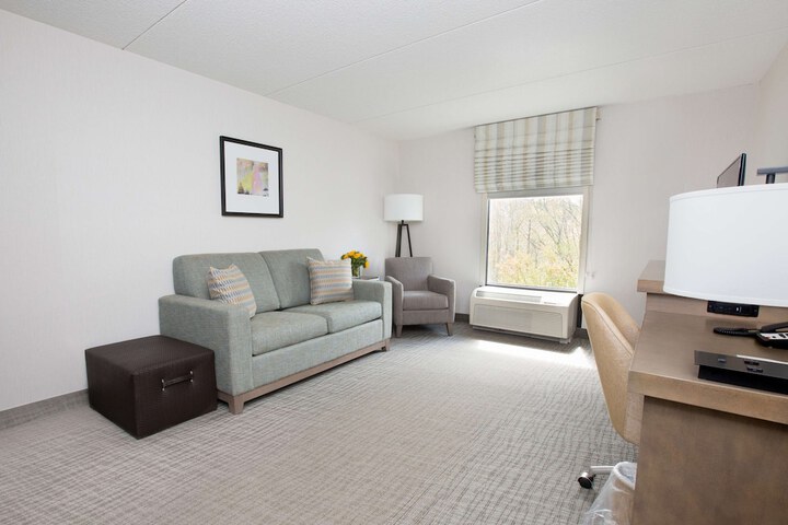 Room 33 of 46