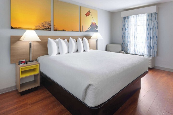 Room 15 of 30