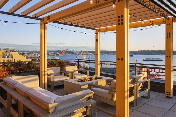 Sundeck 28 of 34
