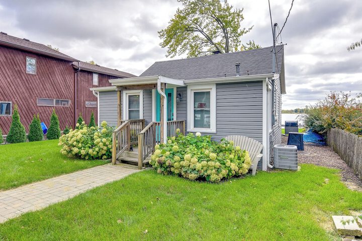 Lakefront Antioch Cottage w / Dock & Gas Grill!