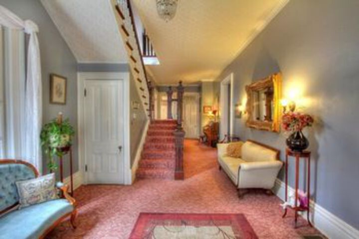 Victorian House Bed & Breakfast