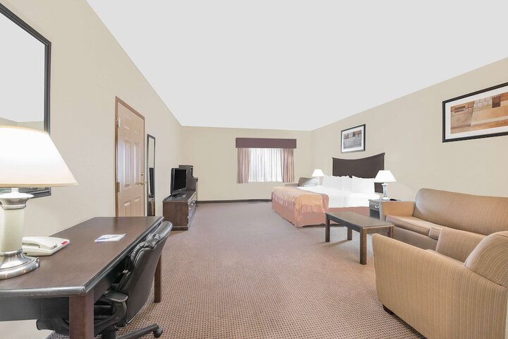 Room 7 of 16