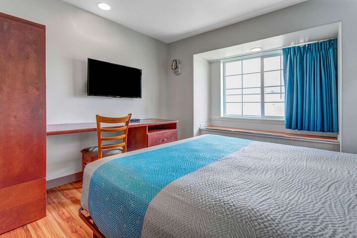 Room 28 of 38