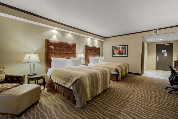 Best Western Premier Denham Inn & Suites