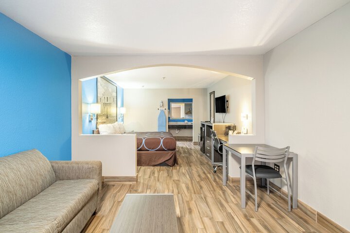 Room 40 of 132