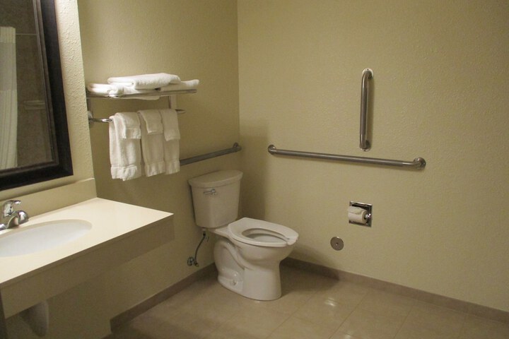 Room 25 of 33