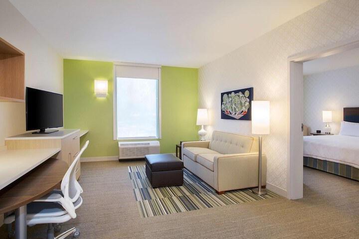 Room 17 of 28