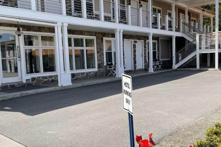 Lake Front Hotel