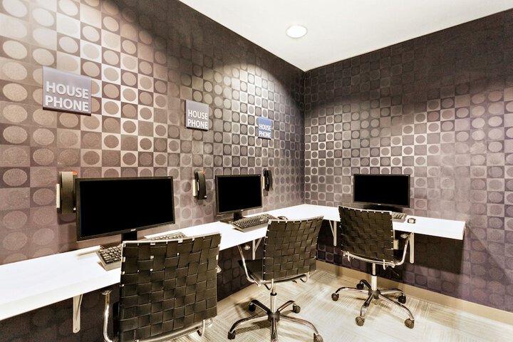 Business Center 56 of 58