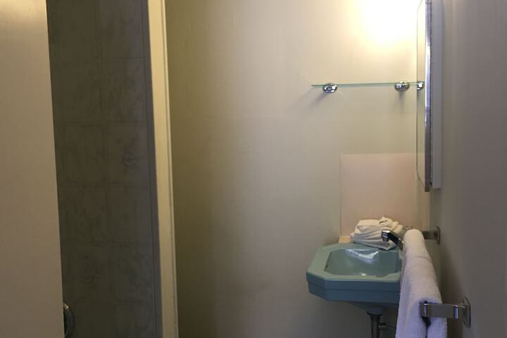 Room 15 of 16