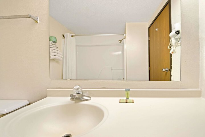 Room 10 of 14