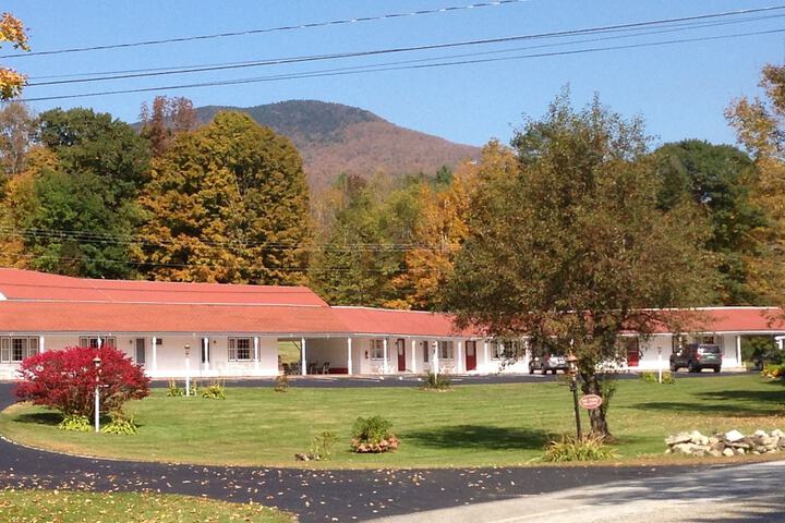 Four Winds Country Motel