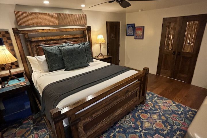 Room 102 of 285
