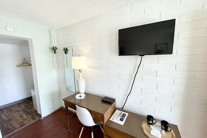 Room 27 of 63