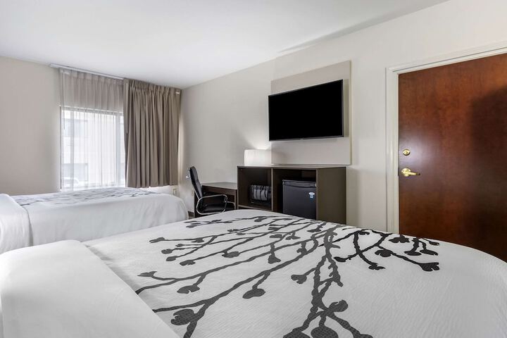 Room 32 of 35