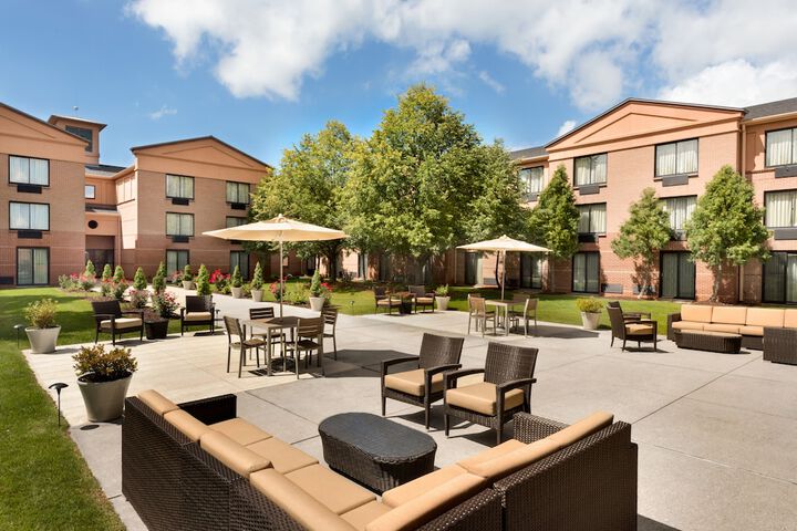 DoubleTree by Hilton Milwaukee - Brookfield