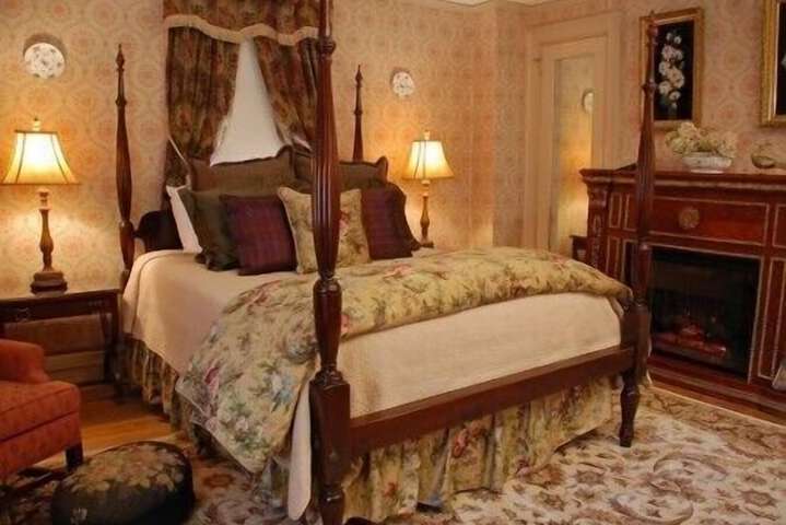 Room 18 of 74