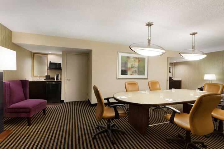 Room 34 of 76