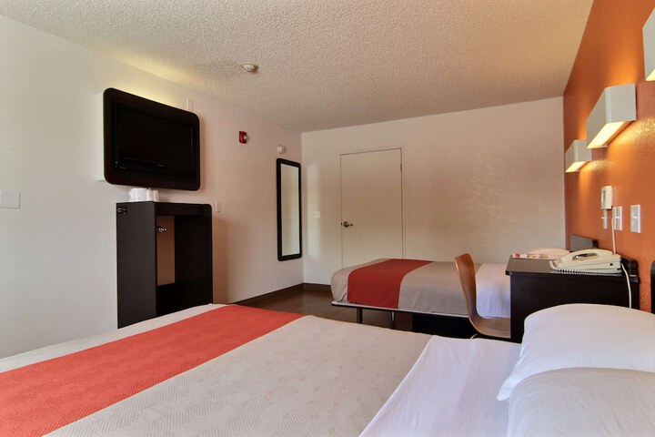 Room 17 of 29
