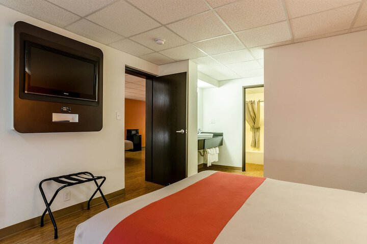 Room 32 of 47
