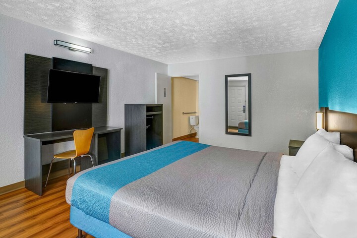 Room 16 of 28