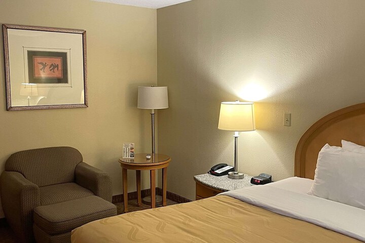 Room 26 of 82