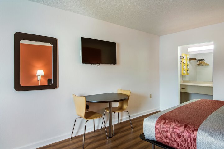 Room 13 of 24