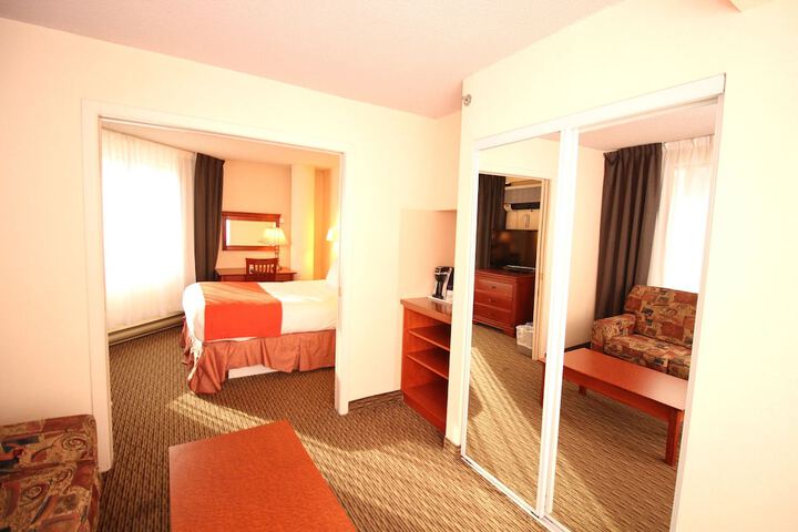 Room 11 of 25