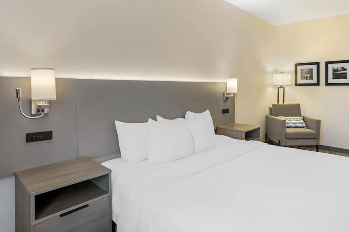 Room 16 of 39