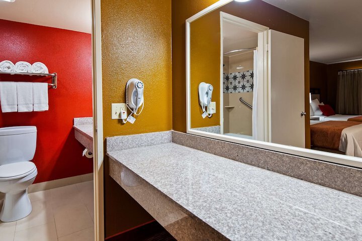 Room 12 of 18