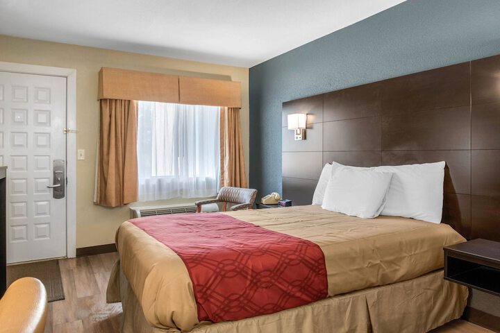 Room 17 of 32