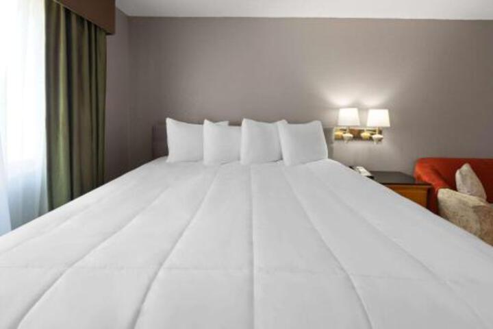 Smart Choice Inn and Suites