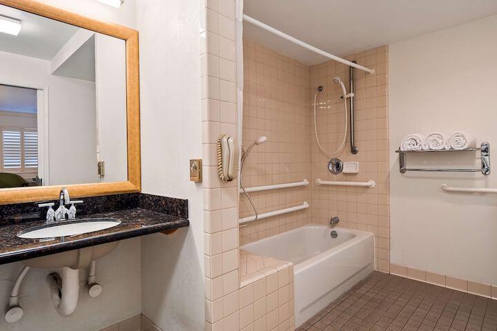 Best Western Plus Humboldt Bay Inn
