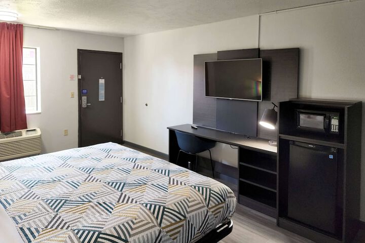 Room 7 of 25