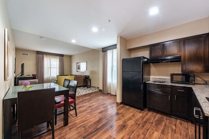 Homewood Suites by Hilton Oxnard / Camarillo