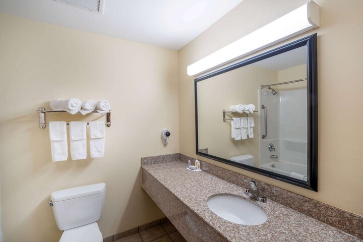Room 16 of 28