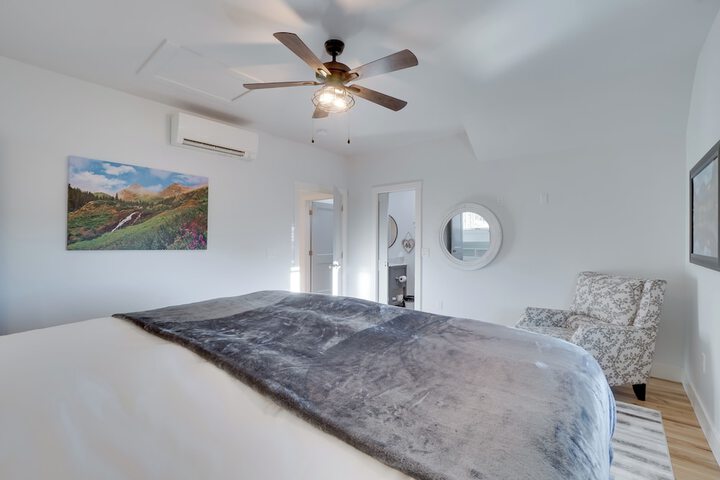 2 Mi to Town: Castle Rock Retreat w / Fireplace!