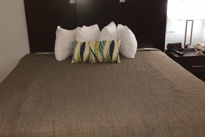 Room 7 of 25