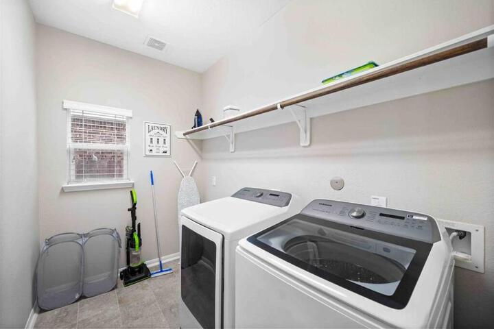 Houston House Sleeps 16~Arcade Style Game Room