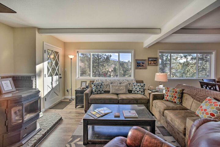 mountain Haven w / Deck + Pikes Peak Views!