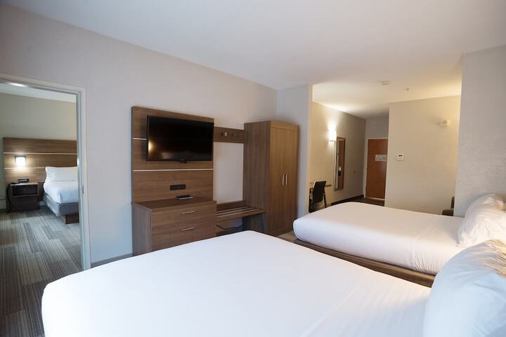 Room 11 of 33