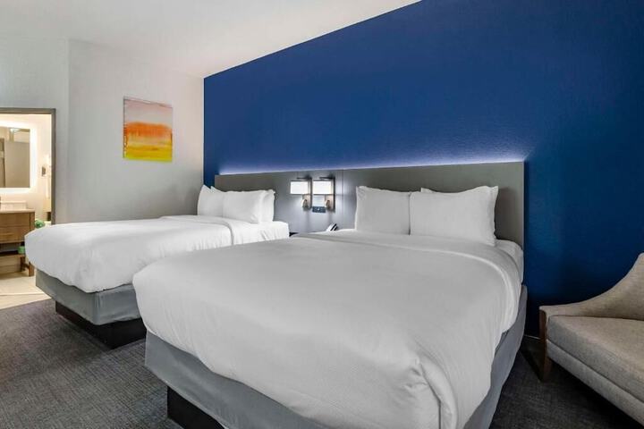 Room 4 of 12