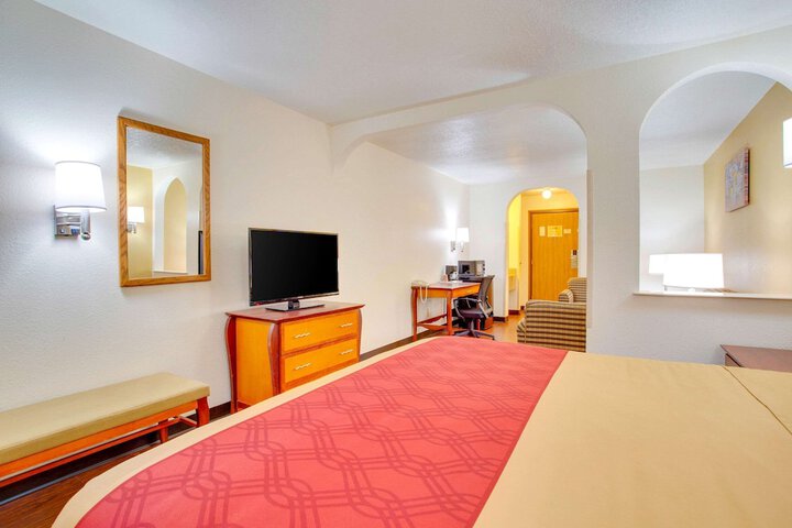 Room 18 of 32