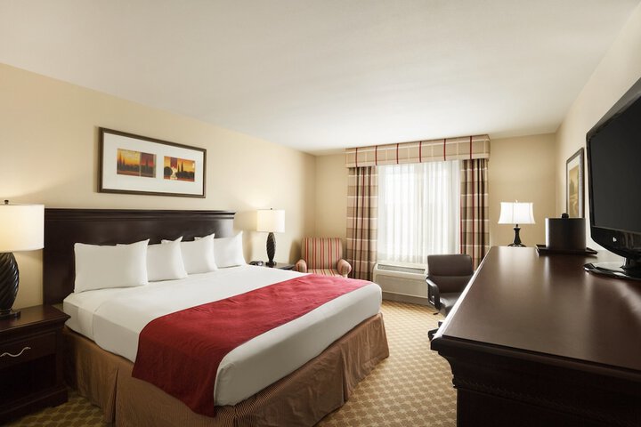 Country Inn & Suites by Radisson Forest Lake, MN